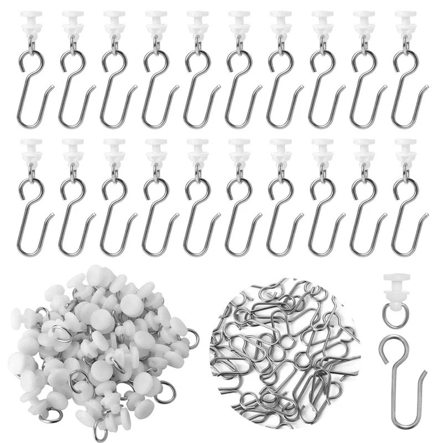 Vue d'ensemble des 50 crochets métalliques et anneaux coulissants blancs du lot