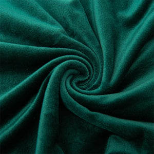 Gros plan sur la texture douce du velours de la housse de fauteuil