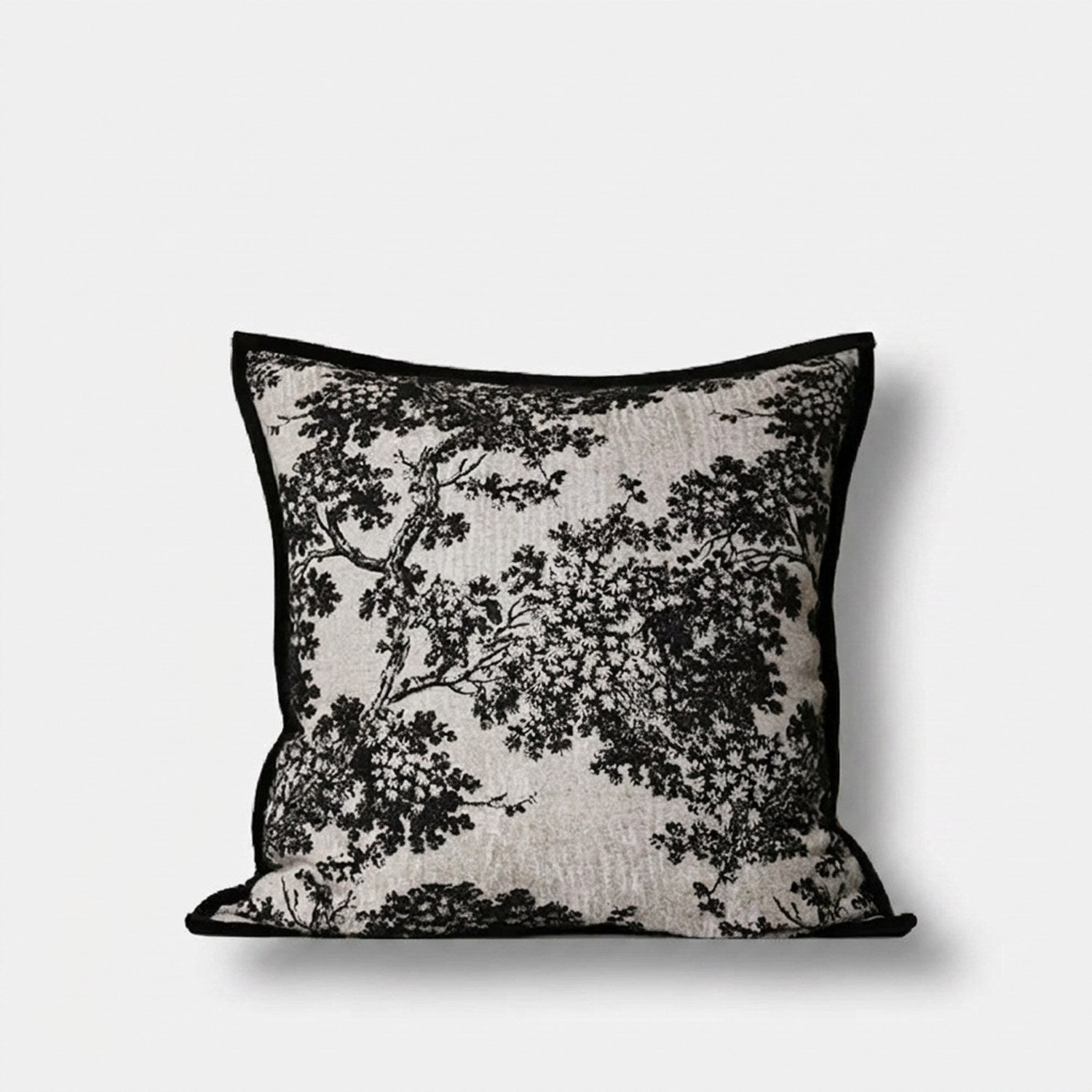 Housse de coussin toile de Jouy noir et blanc vue de face sur fond neutre