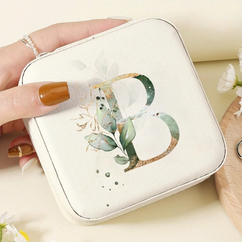 Détail du motif floral sur la boîte à bijoux de voyage initiale
