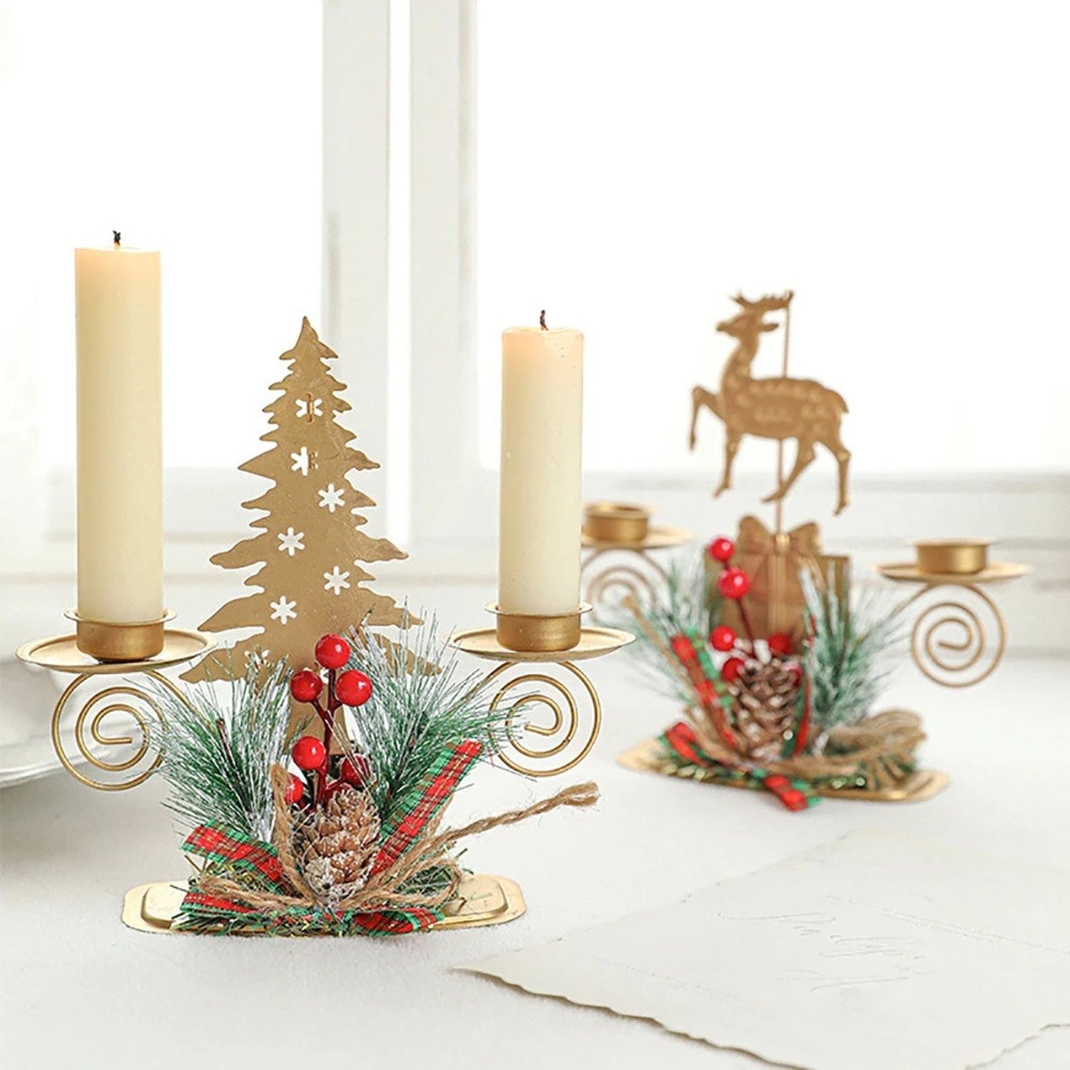 Bougeoir de Noël doré en métal décoration de table festive vue 2