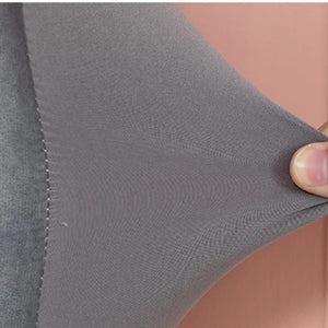 Détail du tissu extensible et de la couture élastique de la housse de tête de lit
