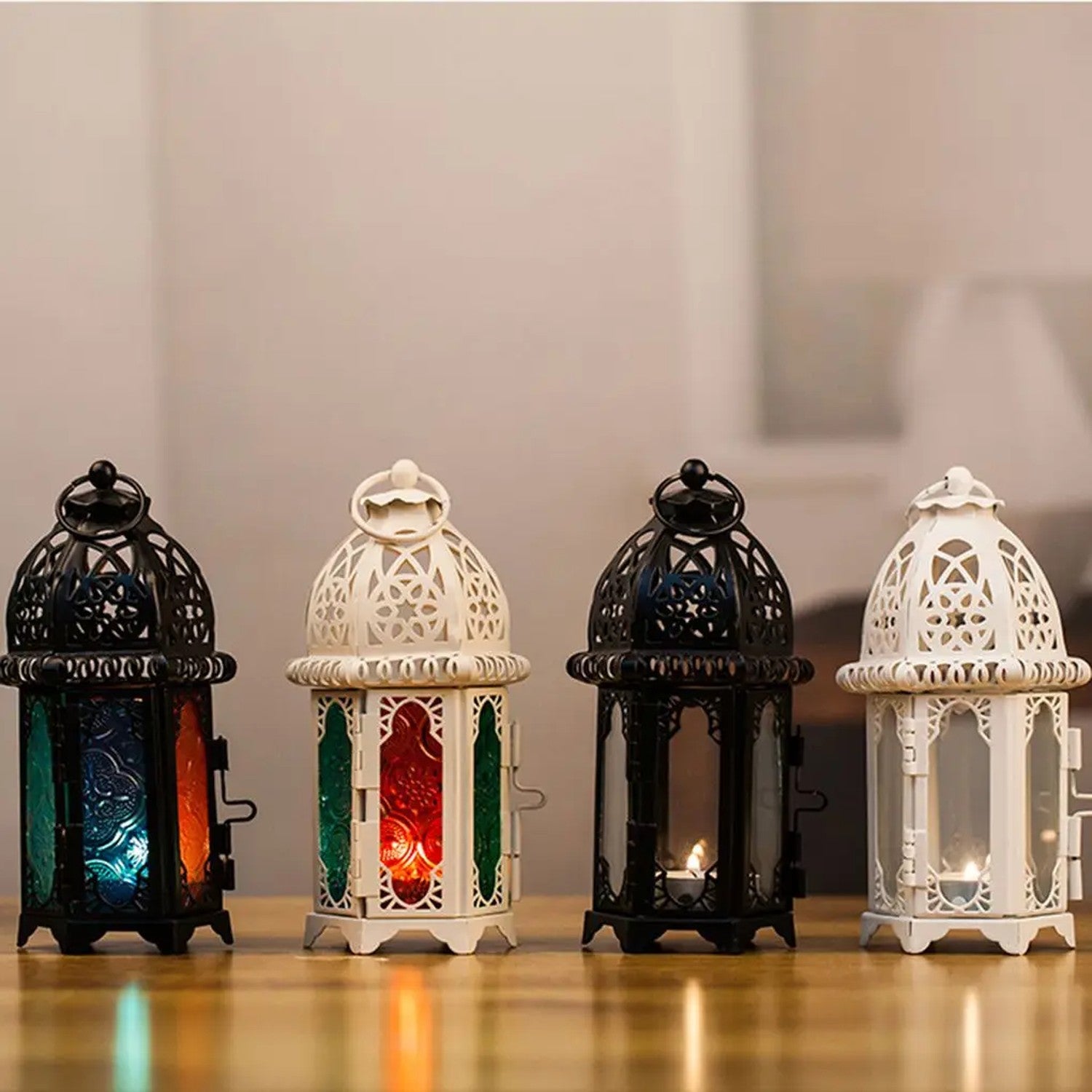 Quatre variantes lanterne marocaine noire blanche verre clair coloré