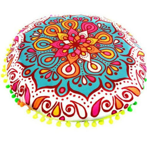 Housse de coussin ronde motif mandala multicolore vue de face sur fond neutre