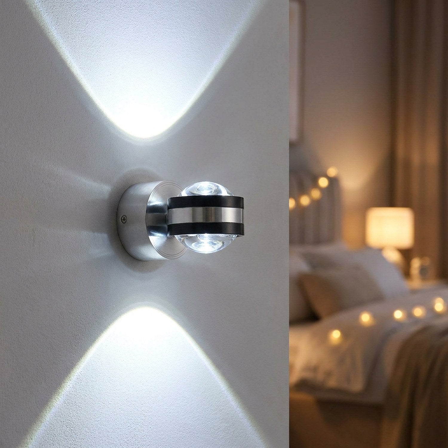 Applique murale LED ronde en lumière blanche froide près d'un lit