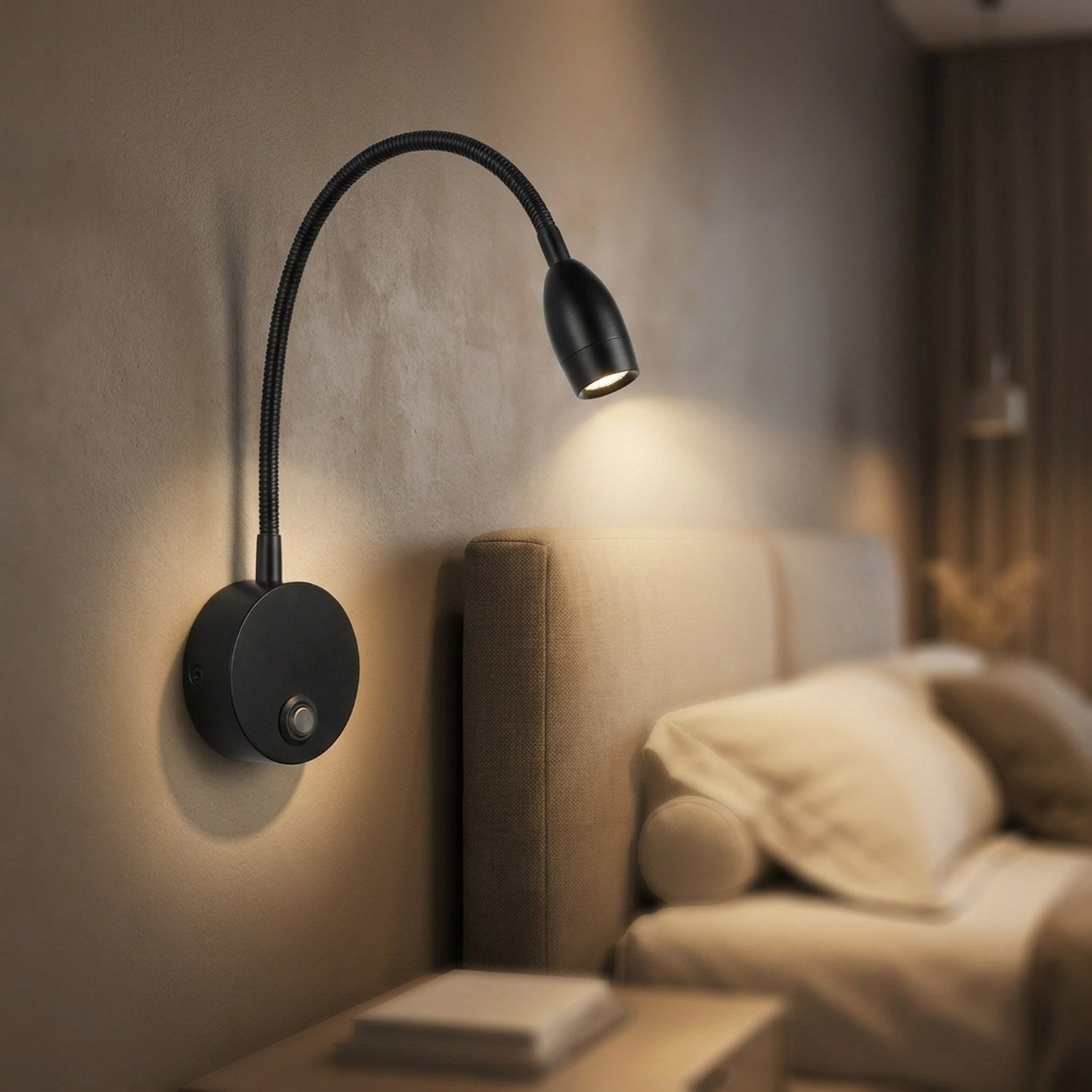 Applique murale liseuse LED noire à col de cygne flexible avec variateur tactile fixée au mur