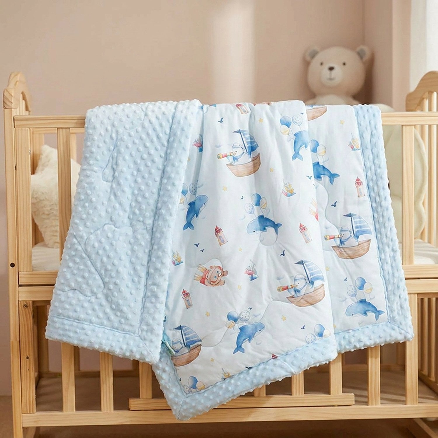 Couverture enfant matelassée à motifs de baleines et dos minky bleu