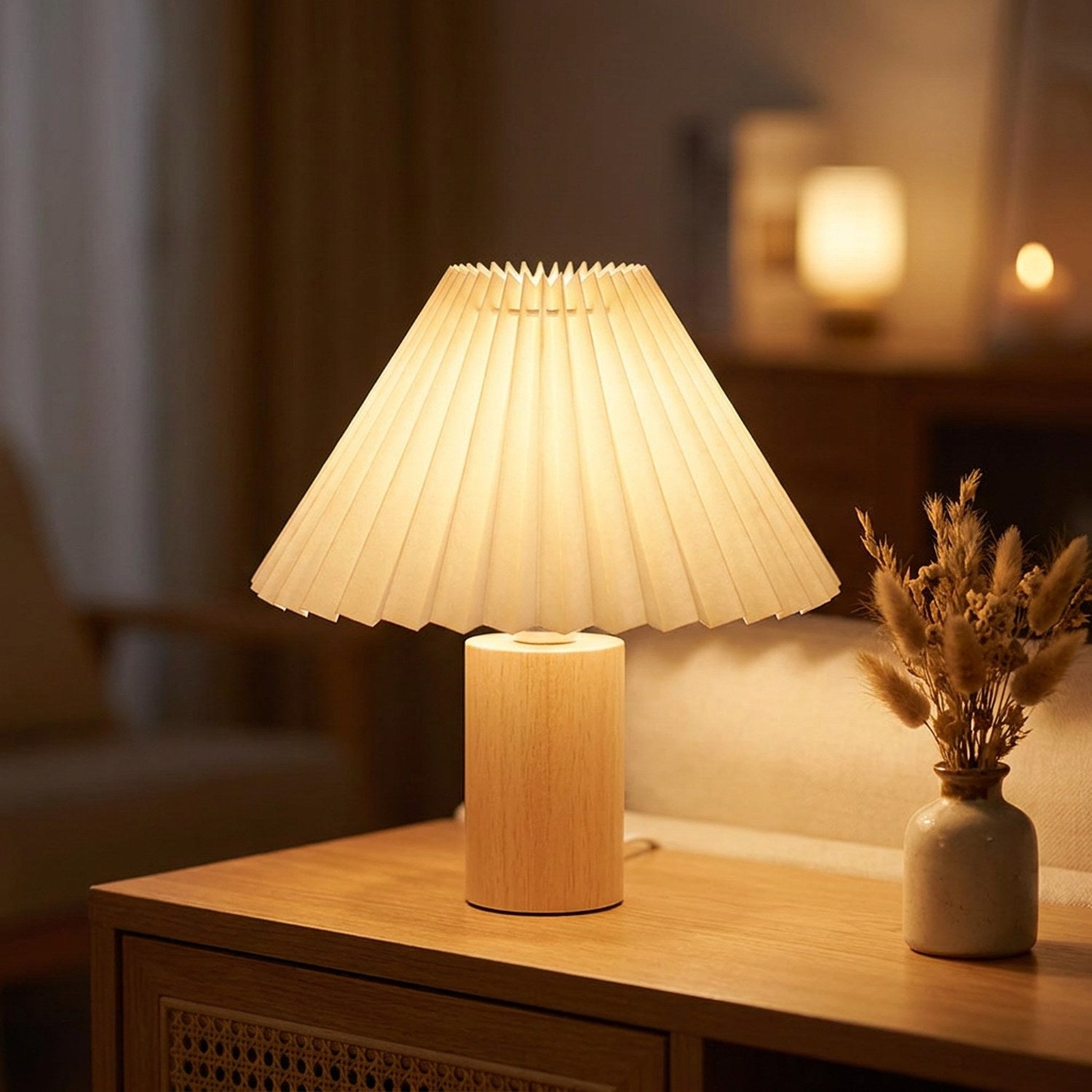 Abat-jour plissé beige crème en tissu sur pied en bois