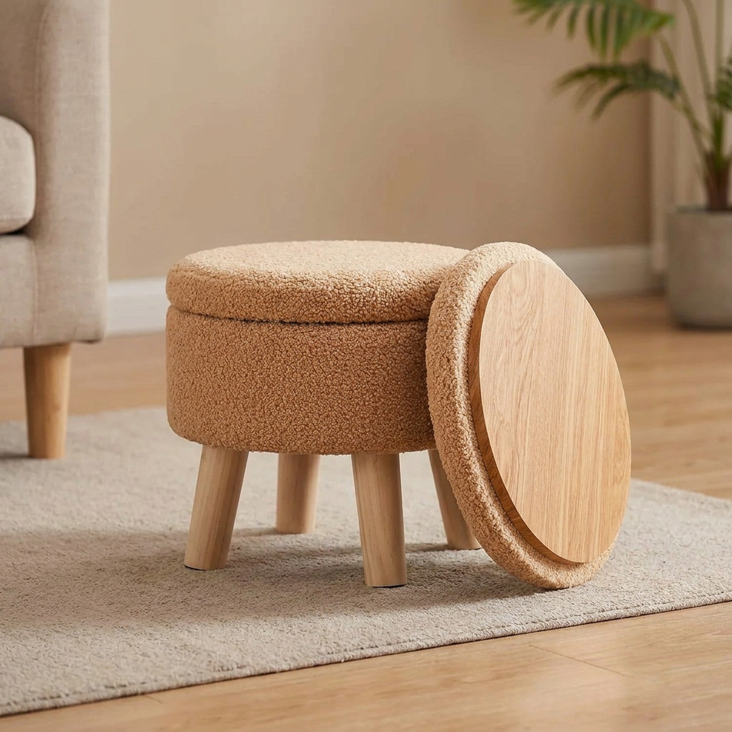 Repose-pieds coffre en velours bouclé beige avec dessus en bois