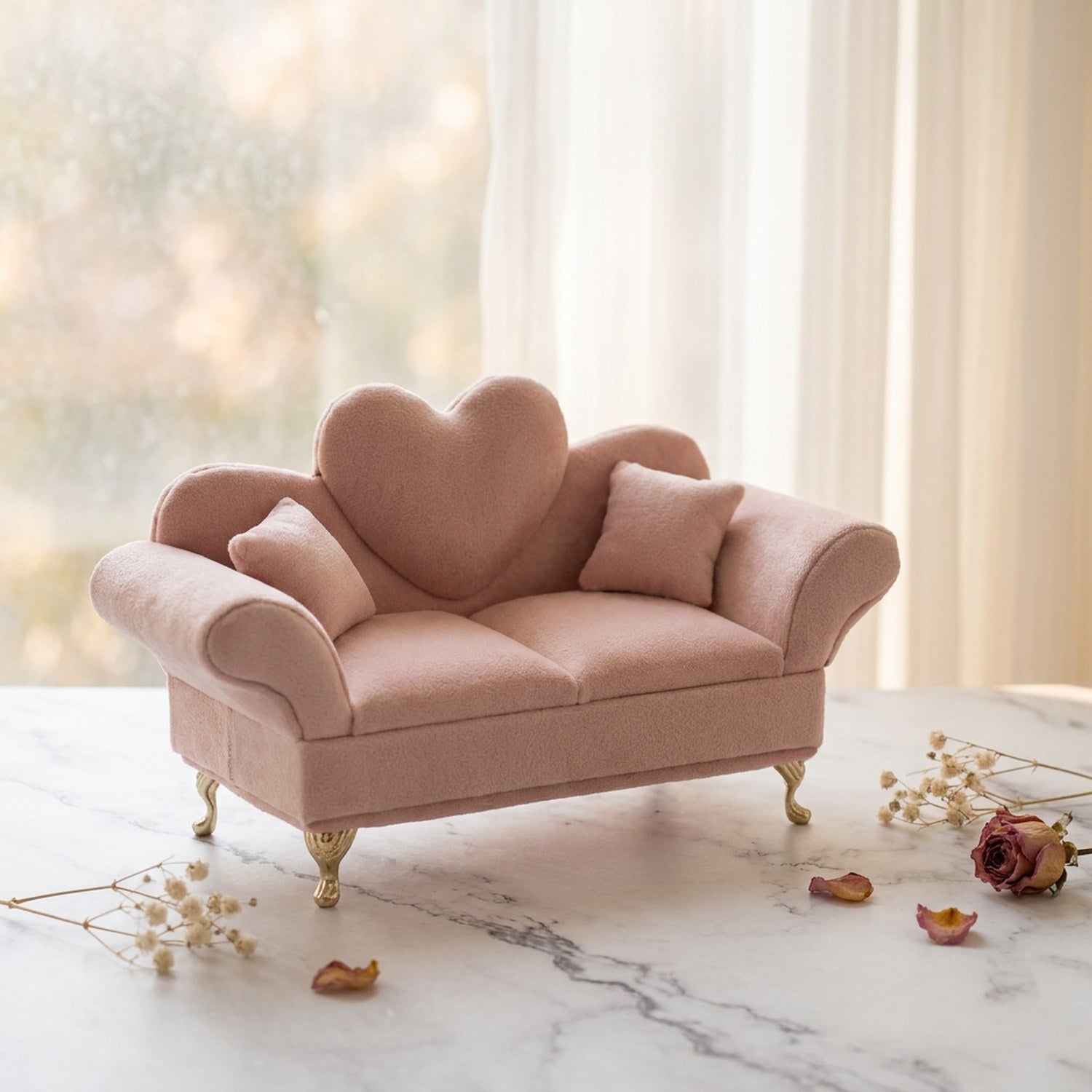 Boîte à bijoux mini meuble velours sur marbre blanc fenêtre