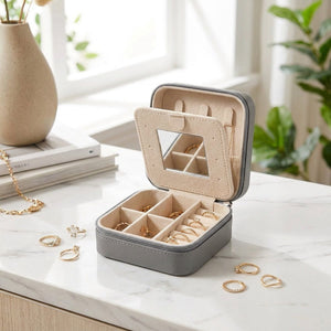 Boite bijoux voyage cuir ouverte miroir intérieur sur marbre