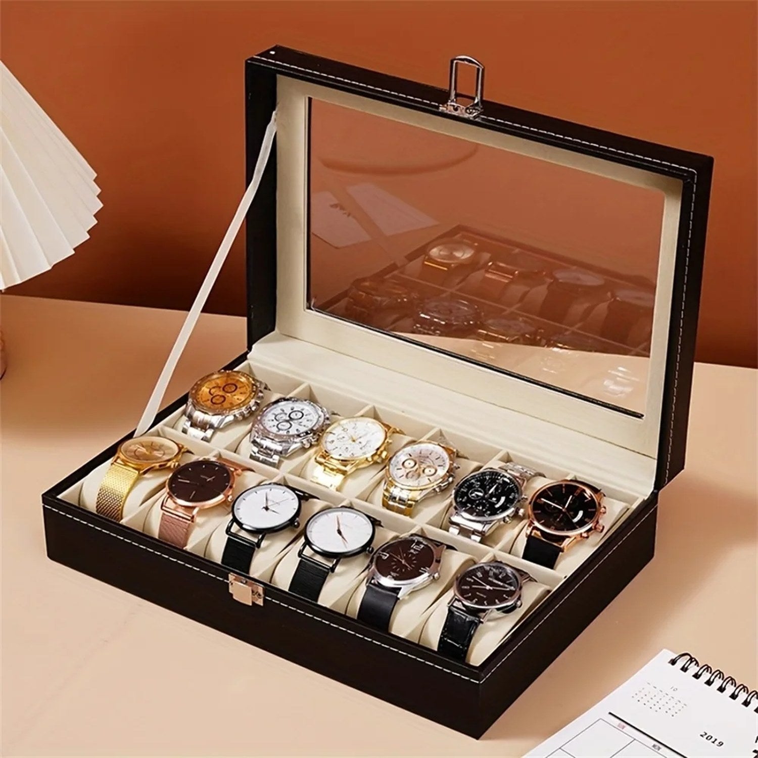 Boîte à montres 12 emplacements avec montres exposées