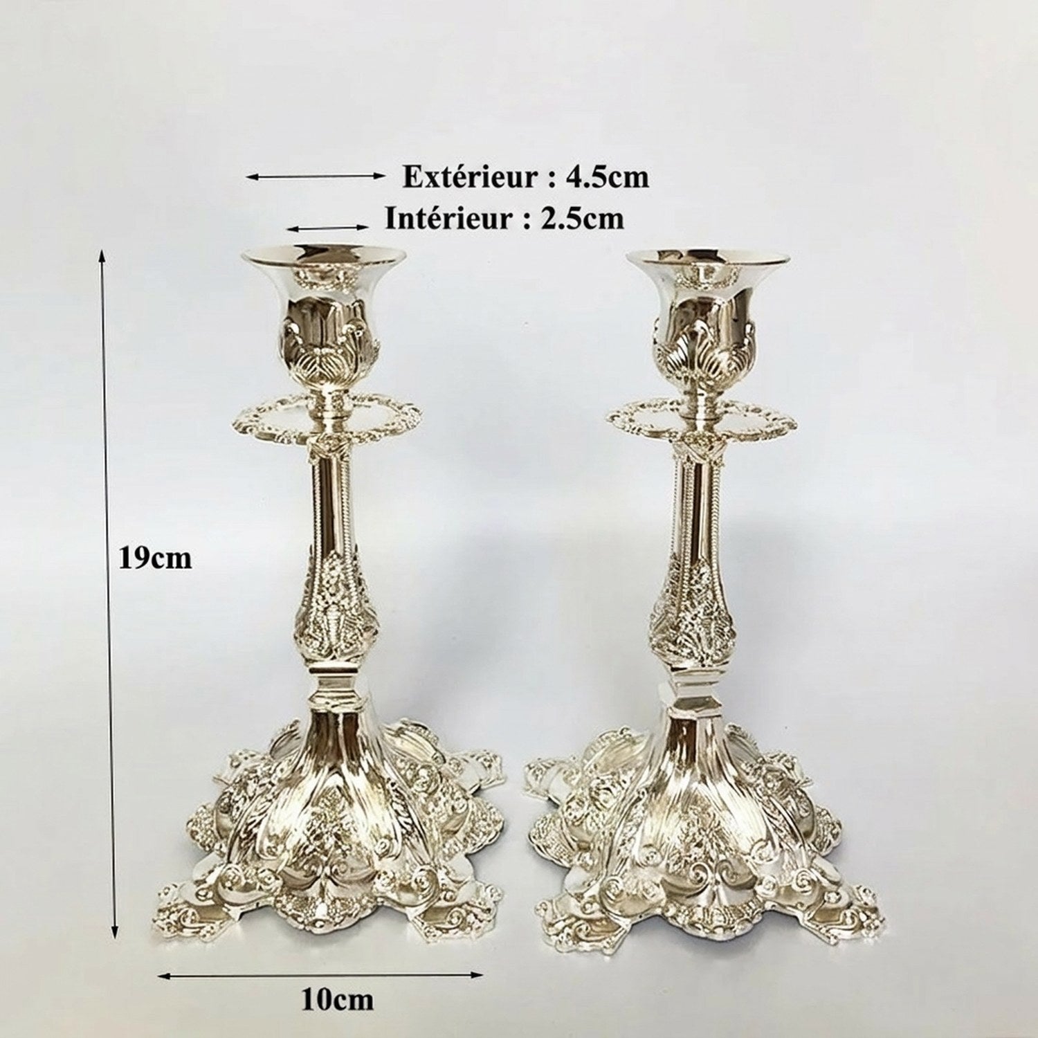 Dimensions du bougeoir en métal : hauteur 19 cm diamètre extérieur 4,5 cm intérieur 2,5 cm