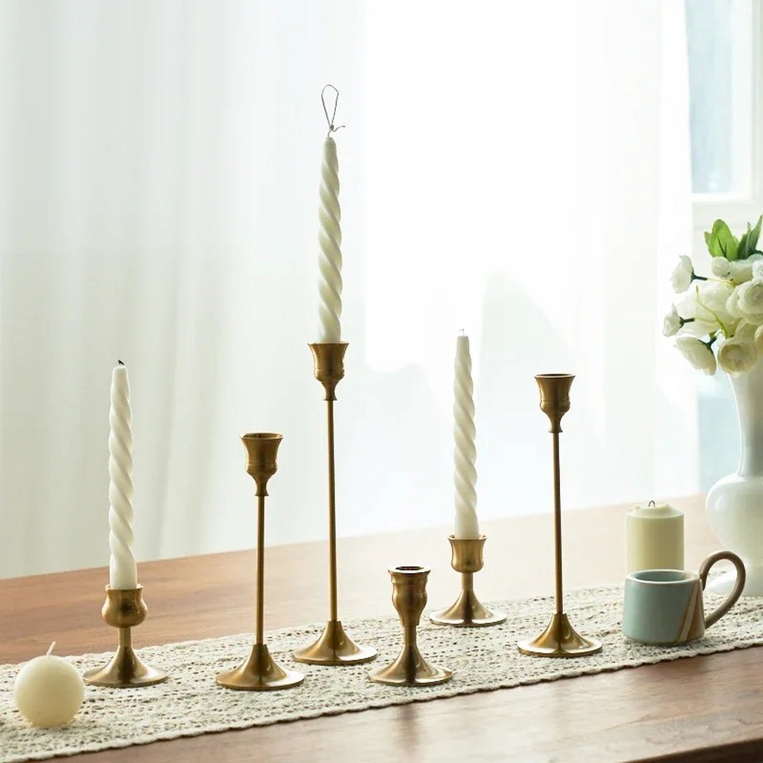 Bougeoir conique métal brillant avec base ronde stable décoration de table