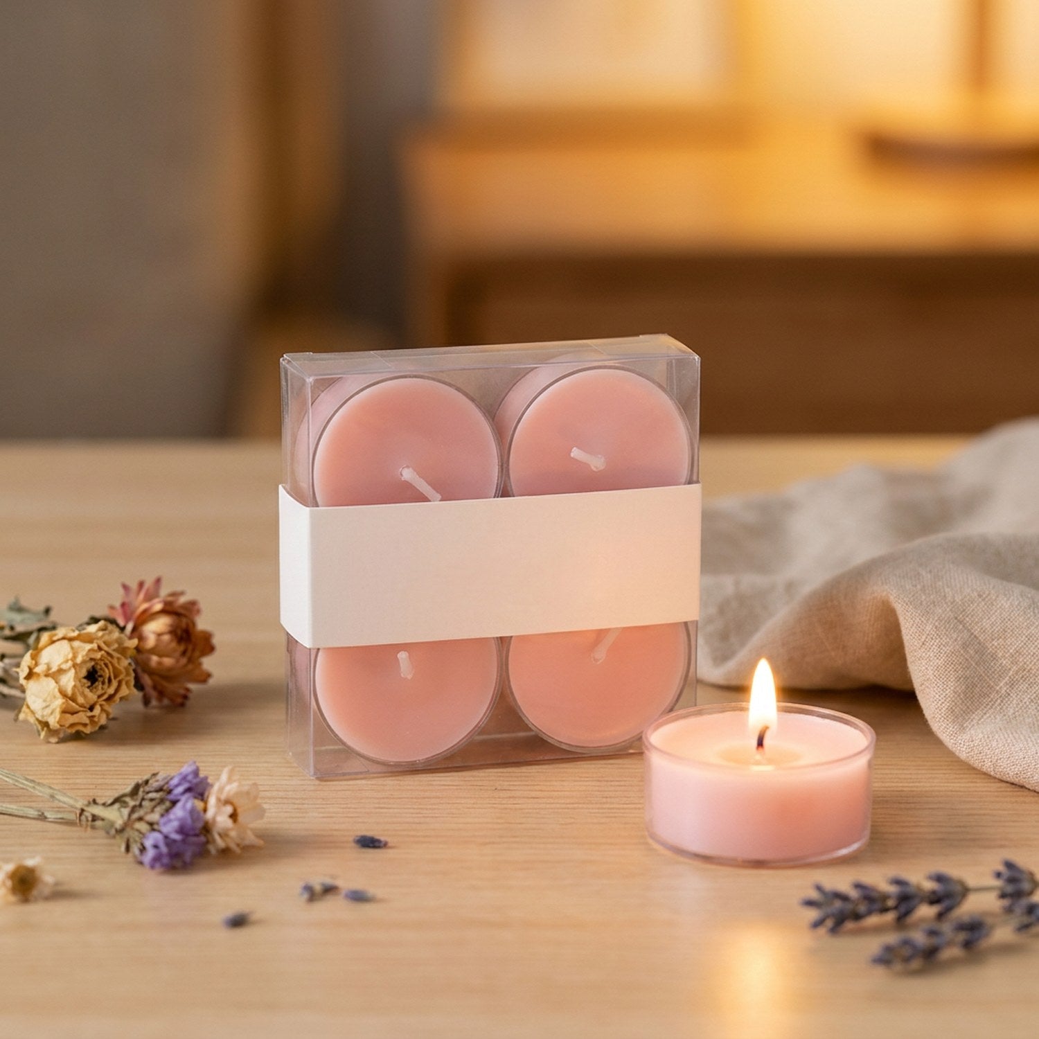 Lot de 4 bougies parfumées chauffe-plat en cire de couleur pastel disposées près d'une flamme chaleureuse
