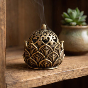 Brûleur d'encens bouddhiste modèle Lotus doré en laiton antique