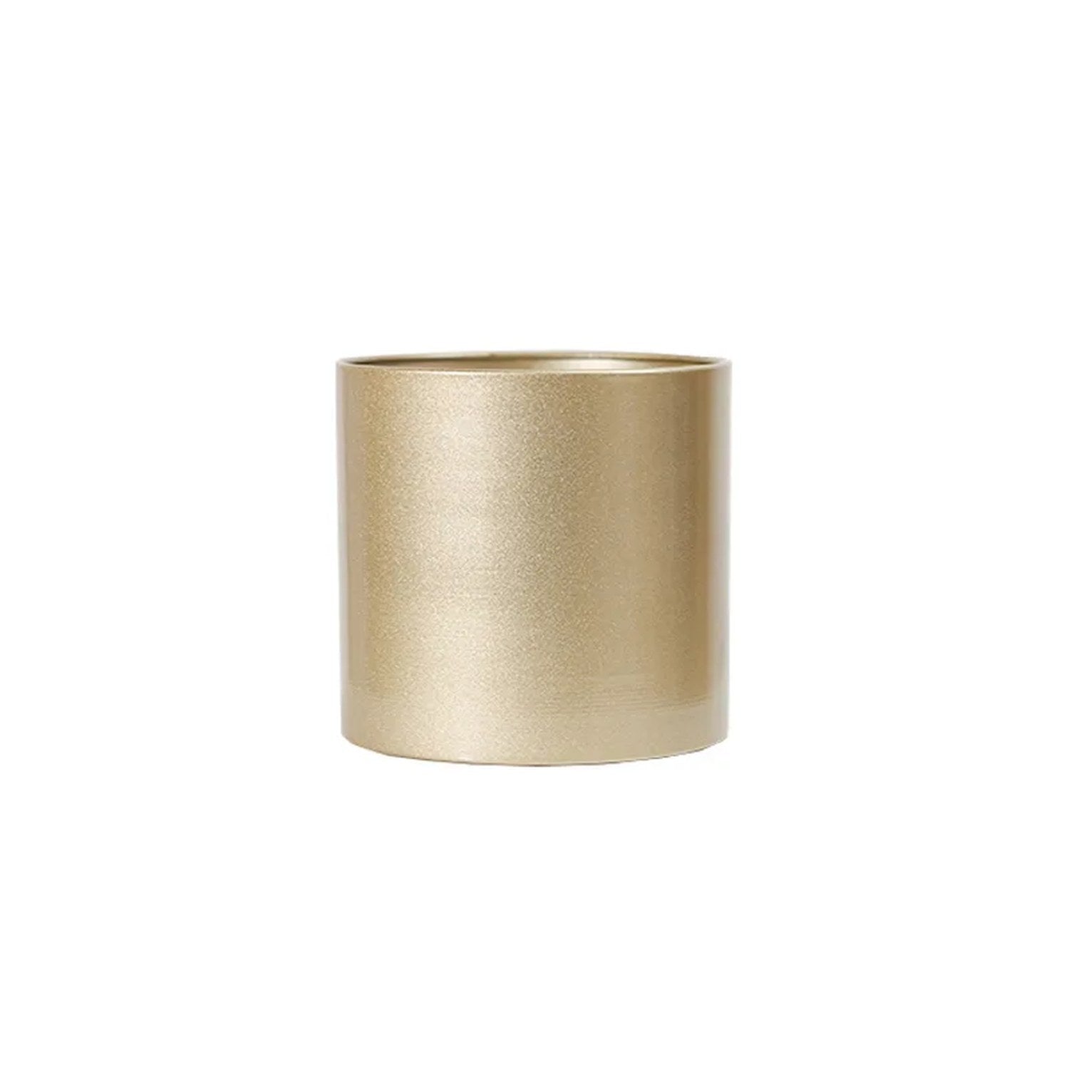 Cache-pot cylindrique doré en métal seul sur fond blanc