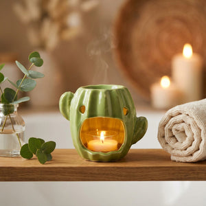 Brûle-parfum cactus en céramique dans une salle de bain zen