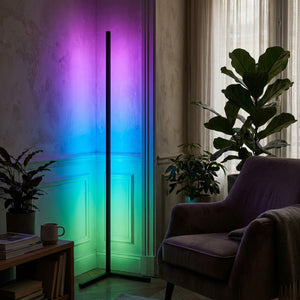 Lampadaire d'angle RGBIC dans un salon cozy ambiance chaleureuse