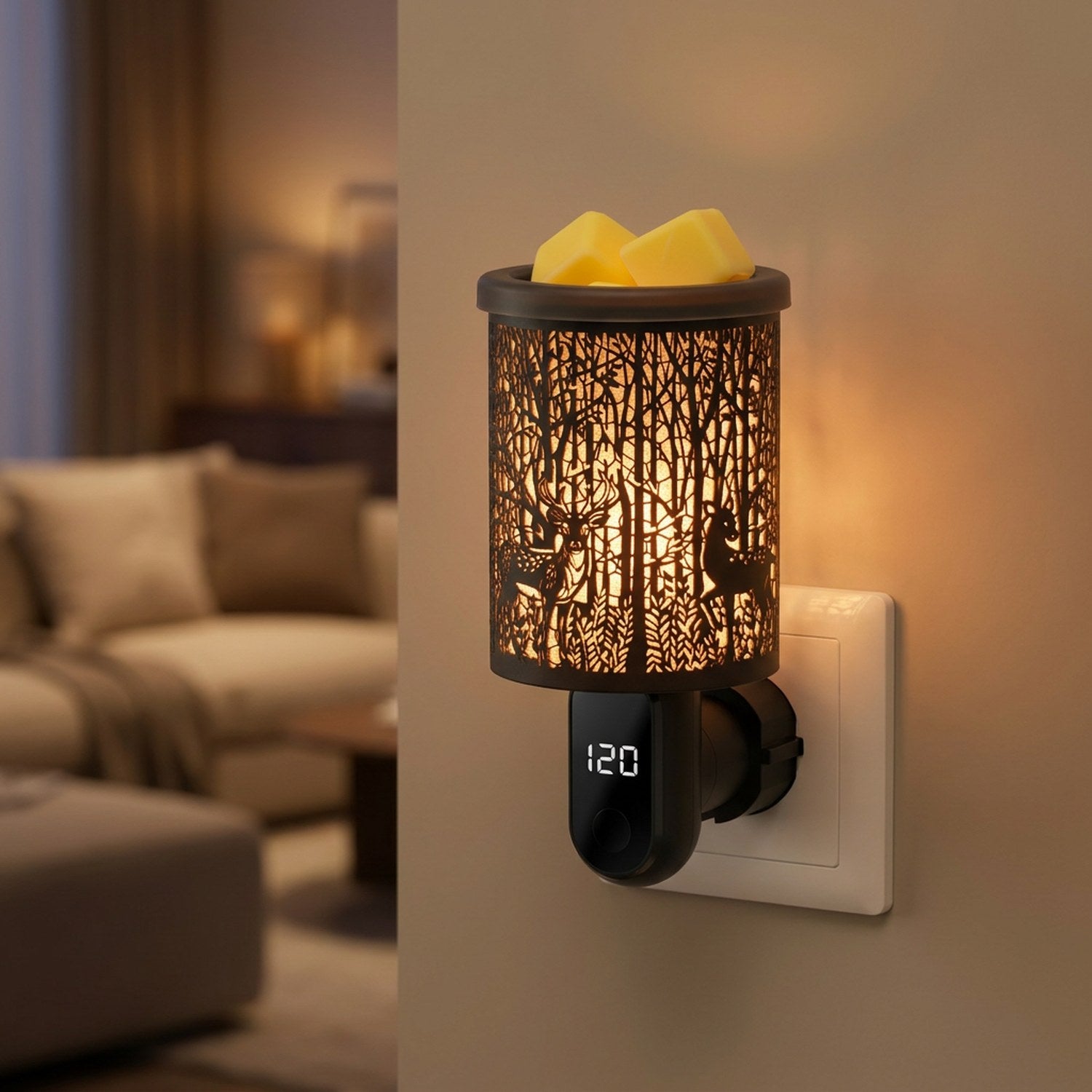 Brûle-parfum électrique motif forêt et cerfs branché dans un salon chaleureux