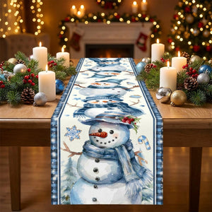 Chemin de table de Noël festif sur table dressée