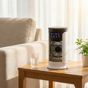 Climatiseur ventilateur portable sur une table d'appoint dans un salon lumineux