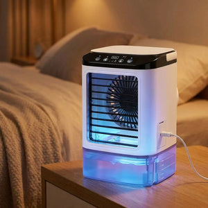 Climatiseur portable sur une table de chevet avec veilleuse LED colorée allumée le soir