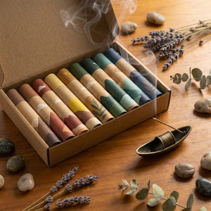 Bâtonnets encens santal naturels aromathérapie méditation fleurs séchées