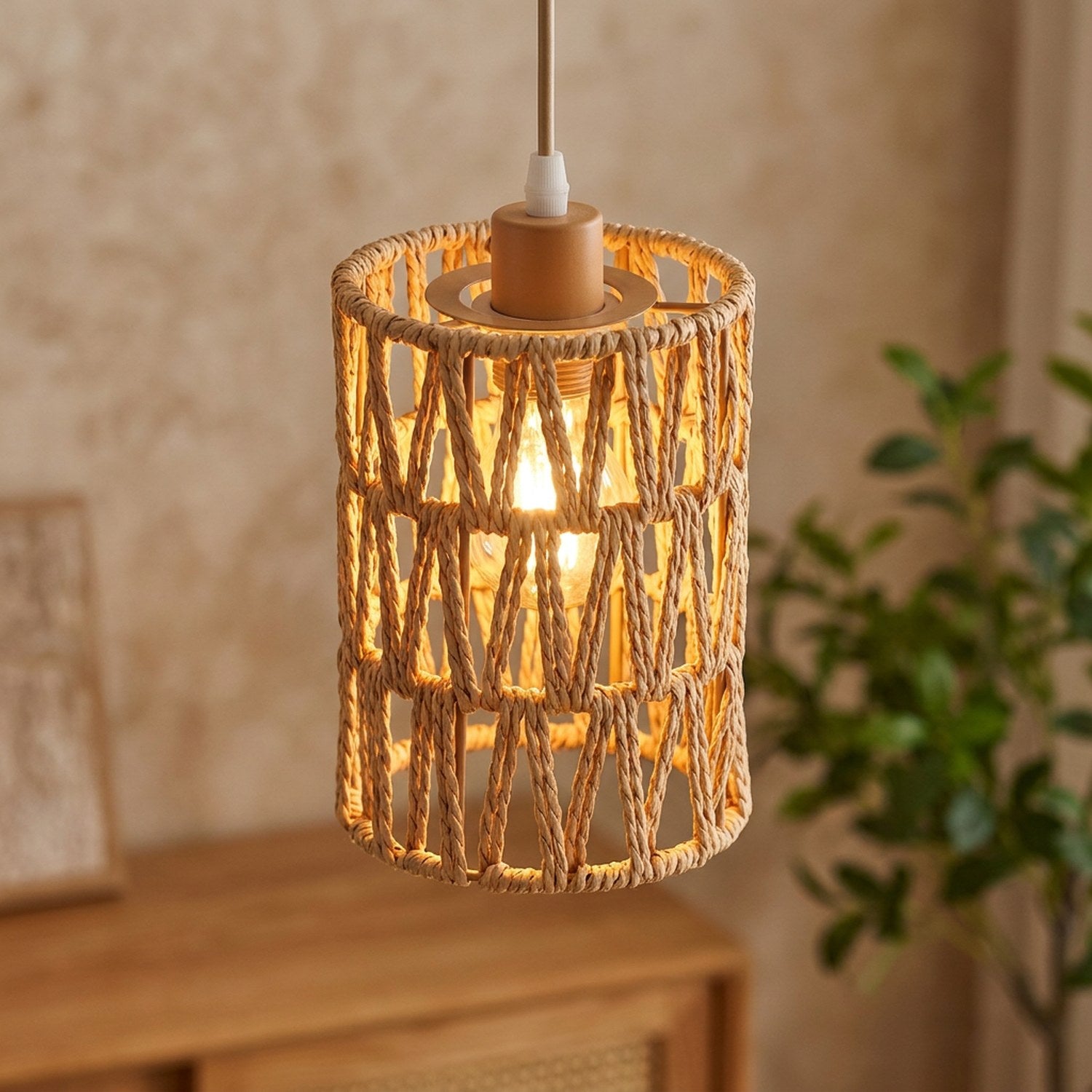 Abat-jour suspension modèle cylindre ajouré en fibre tressée beige aspect rotin