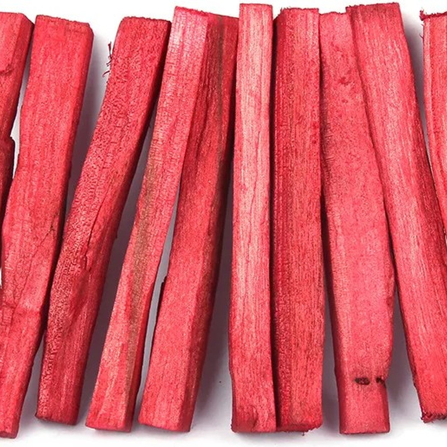 Bâtons d'encens Sang du Dragon rouges disposés en éventail