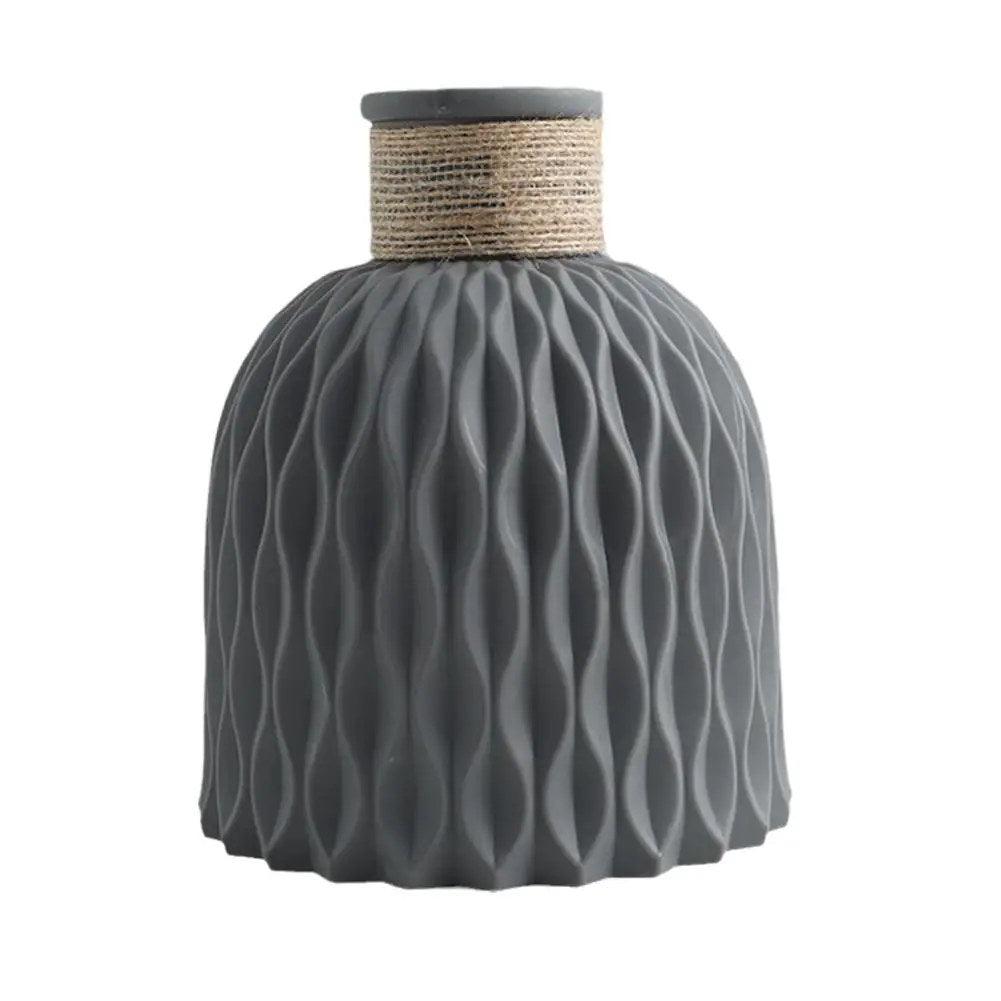 Vase gris anthracite motif ondulé col chanvre fond blanc vue de face