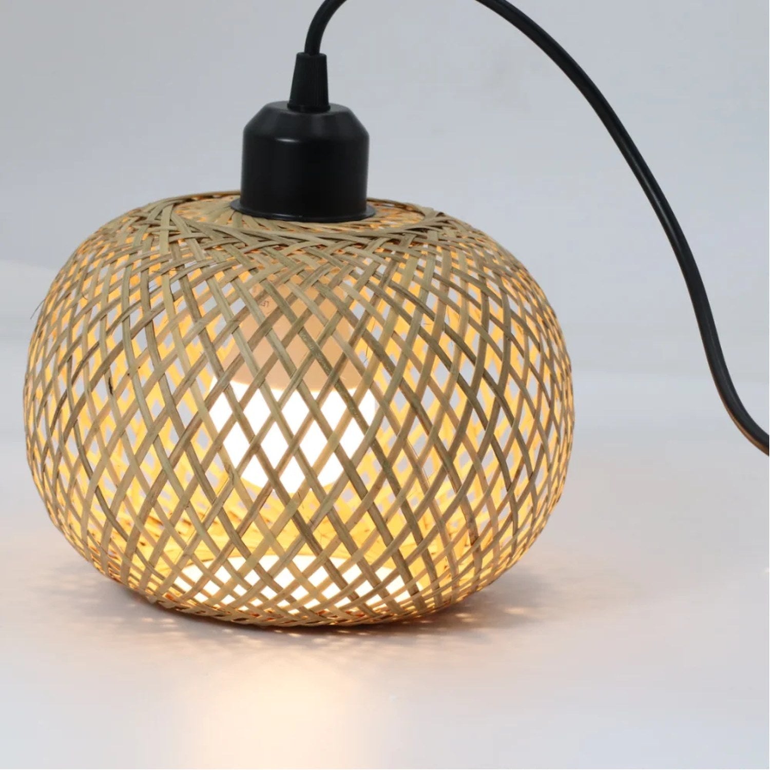 Luminaire bambou naturel forme boule détail artisanal