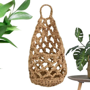 Panier suspendu en macramé coloris marron naturel avec feuilles tropicales décoratives
