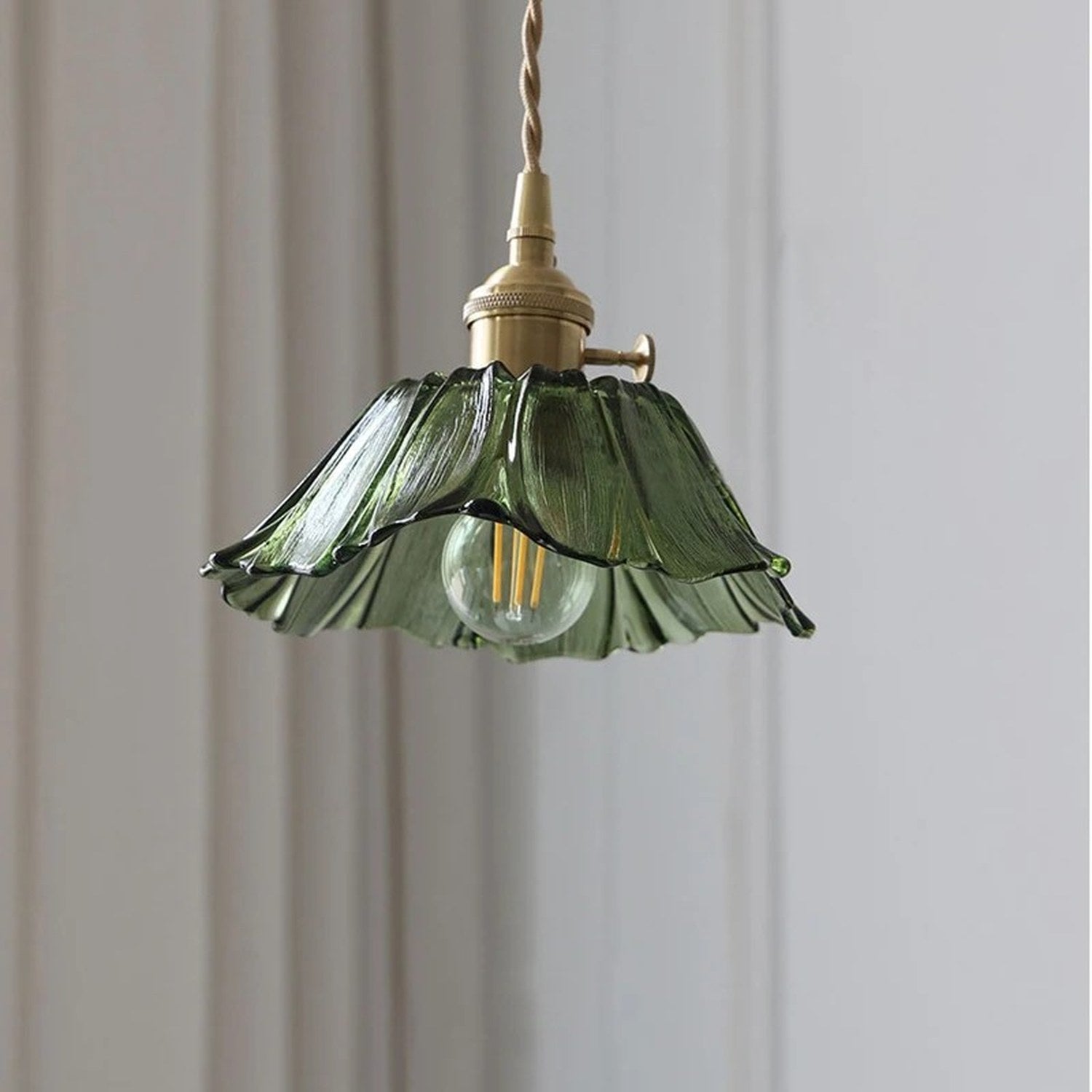 Suspension en verre petite fleur caractéristiques produit et détails