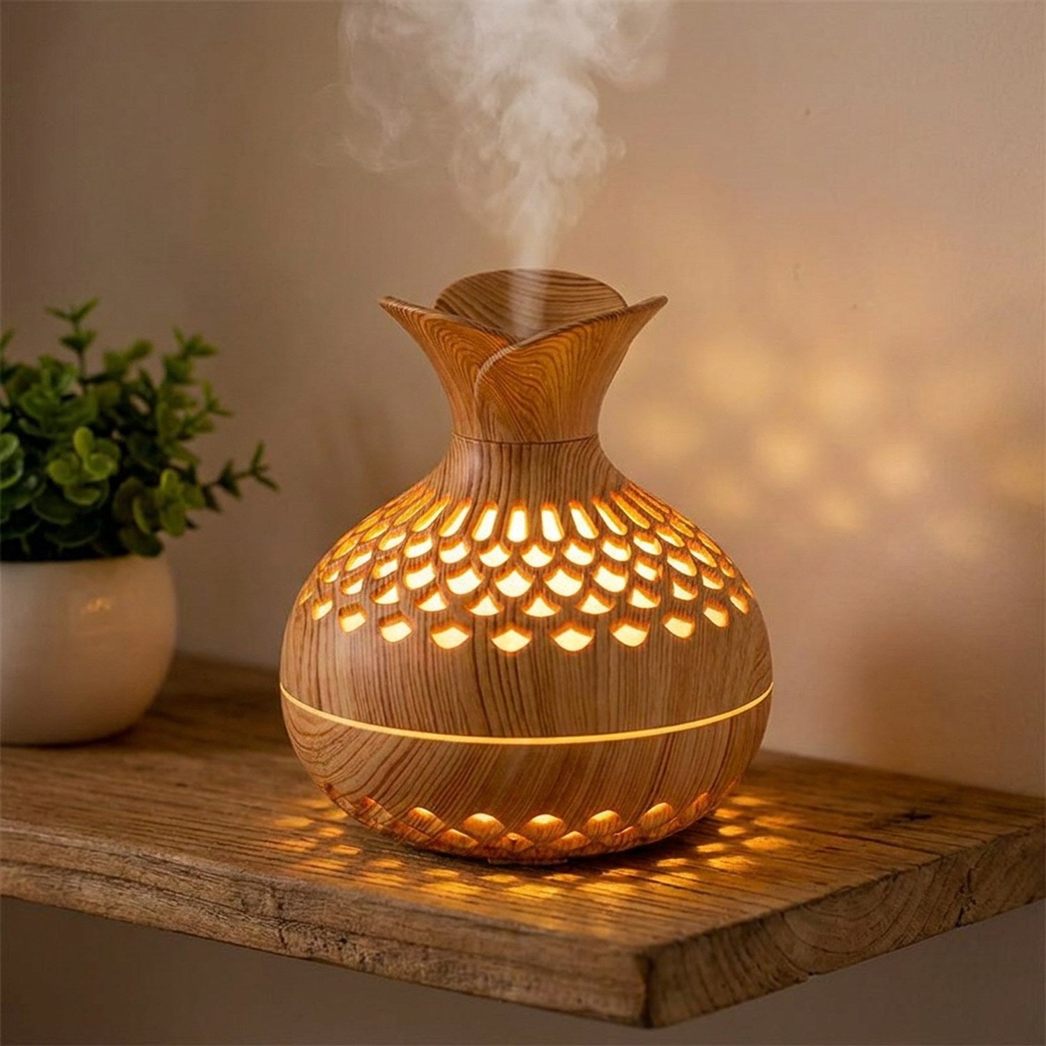 Diffuseur d'arôme ultrasonique vase bois ajouré 300ml LED 7 couleurs - grain de bois clair