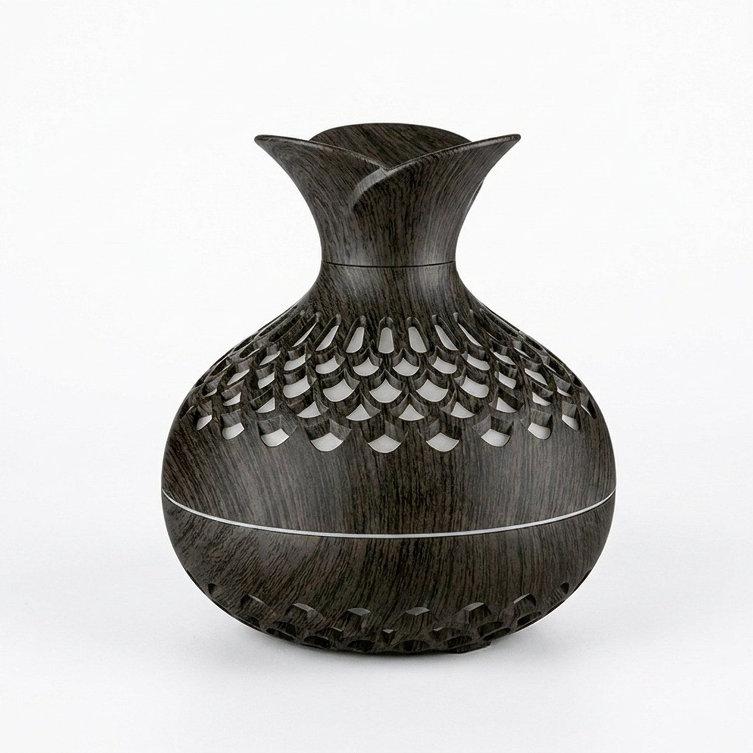 Diffuseur vase bois ajouré grain de bois foncé - fond blanc