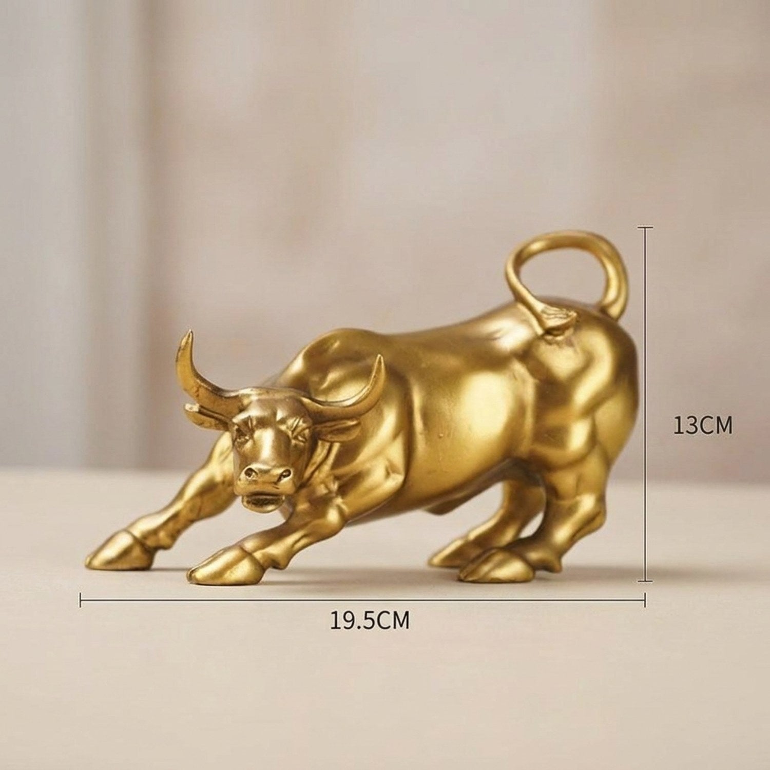 Dimensions de la statue taureau doré 19,5 cm de longueur et 13 cm de hauteur