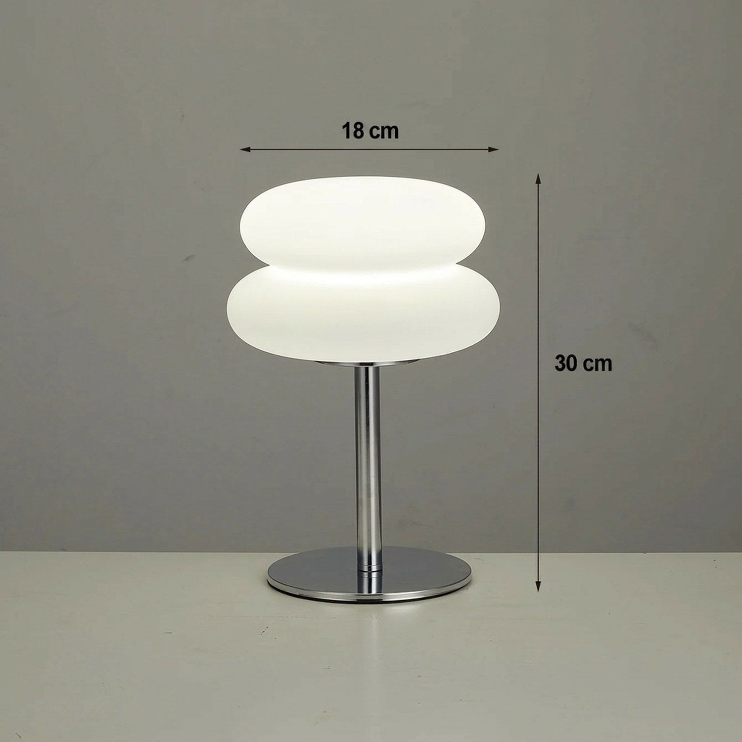 Dimensions de la lampe de chevet 18 cm de largeur et 30 cm de hauteur