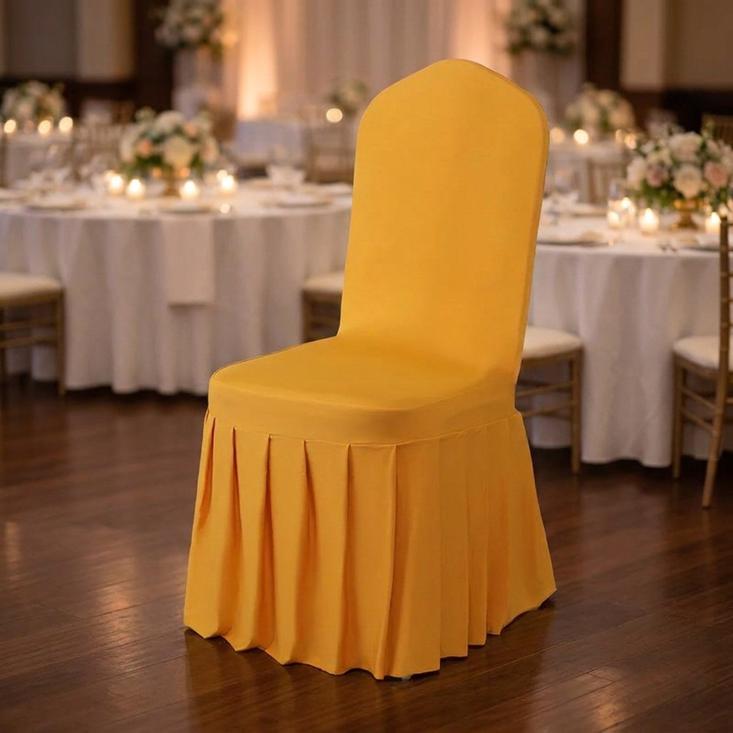 Housse de chaise dorée à jupe plissée pour mariage