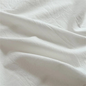 Gros plan sur le tissu en coton doux du drap plat froissé naturellement