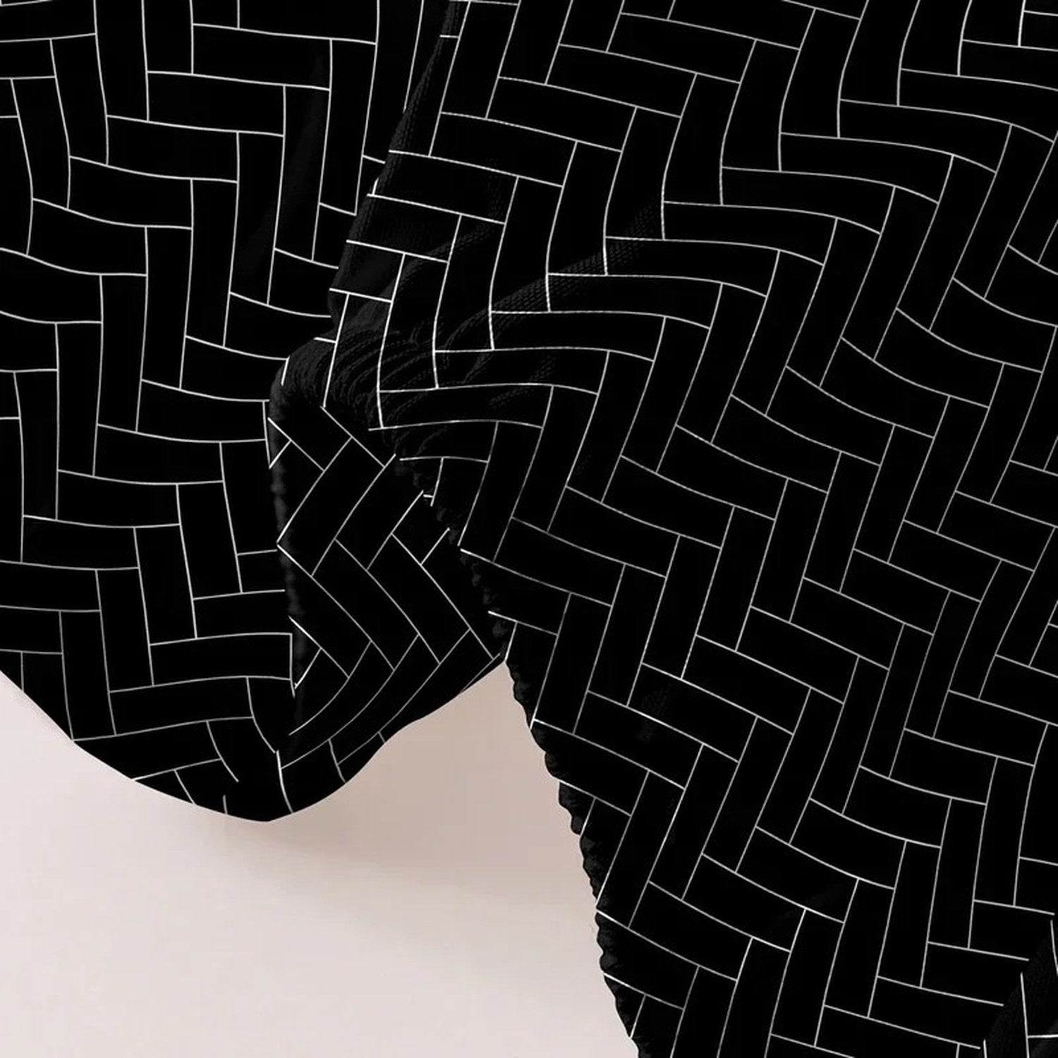 Gros plan sur la texture et le motif chevrons du drap housse