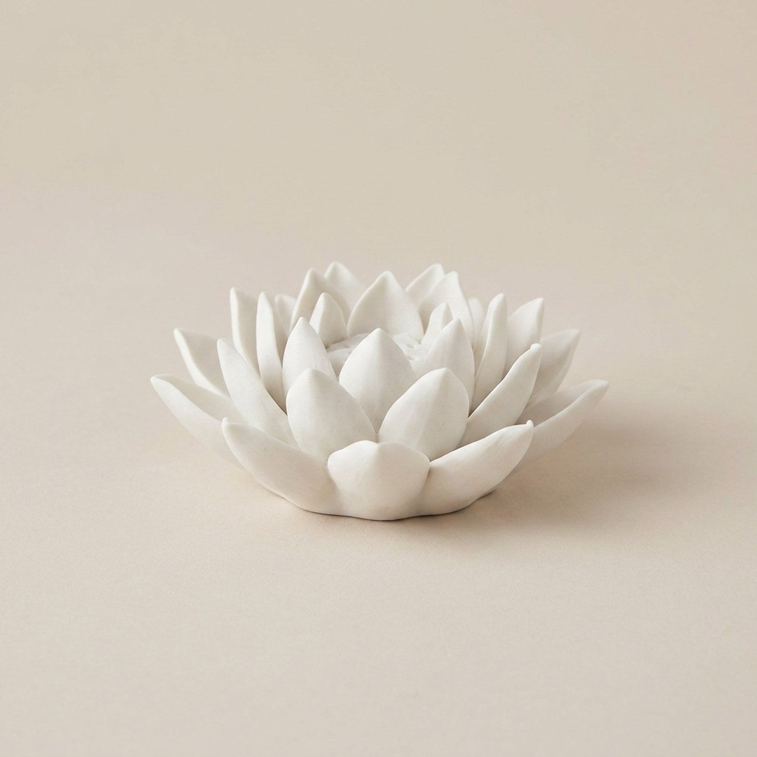 Brûleur d'encens modèle Lotus en céramique blanche artisanale