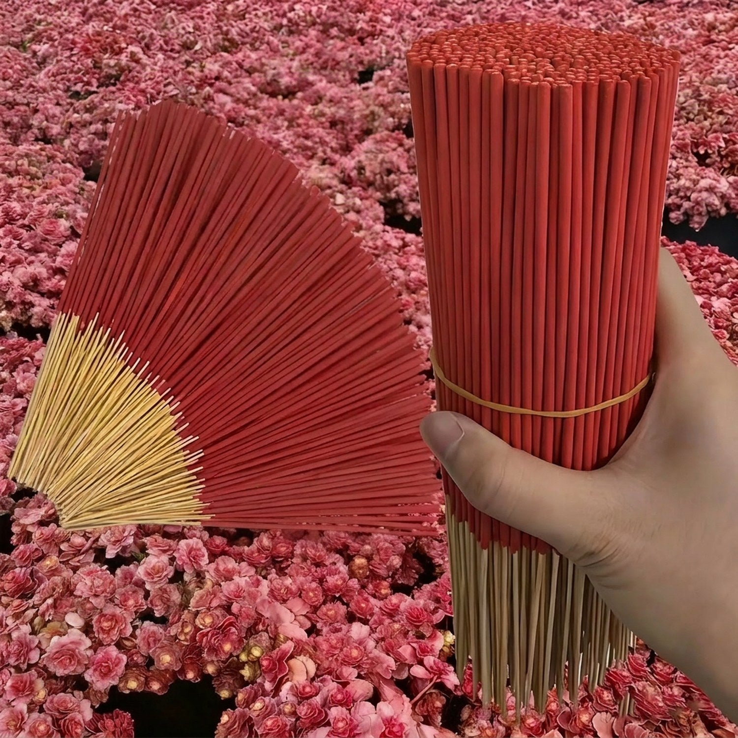 Bâtonnets d'encens sang de dragon rouge en éventail et en cylindre sur fond floral