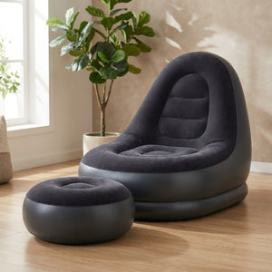 Fauteuil gonflable gris anthracite avec pouf assorti à la surface effet peluche