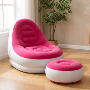 Fauteuil gonflable rose avec pouf assorti à la surface effet peluche