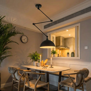 Lampe suspension nordique aluminium bras réglable au-dessus table à manger scandinave