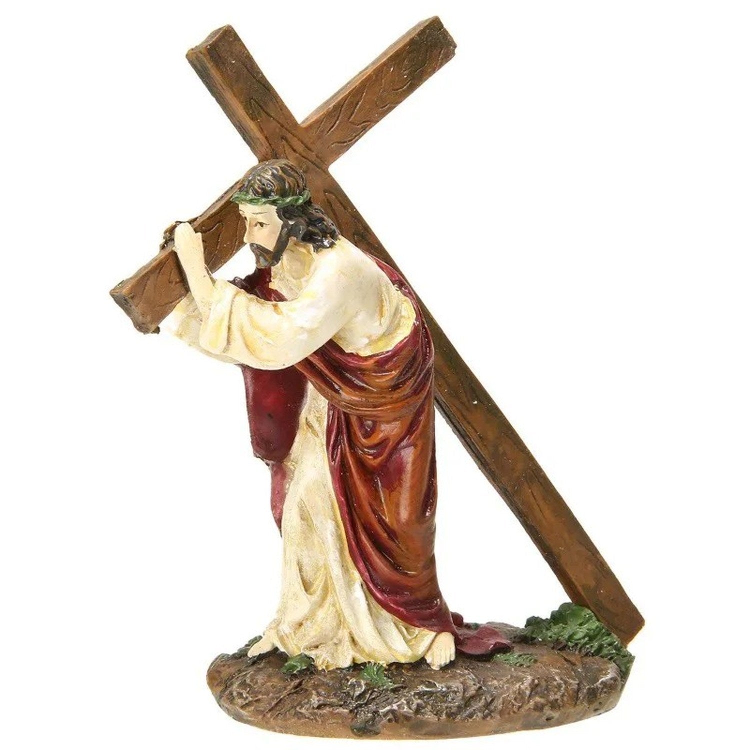 Statue de Jésus portant la croix vue de profil sur fond clair