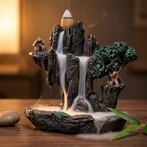 Fontaine à encens reflux montagne en résine avec cascade de fumée apaisante sur étagère en bois