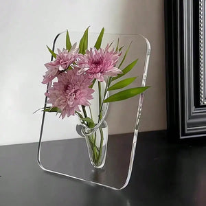 Vase à fleurs rectangle en acrylique transparent avec des chrysanthèmes roses