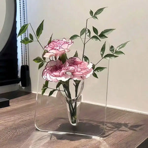 Vase à fleurs rectangle en acrylique transparent avec des œillets roses et du feuillage
